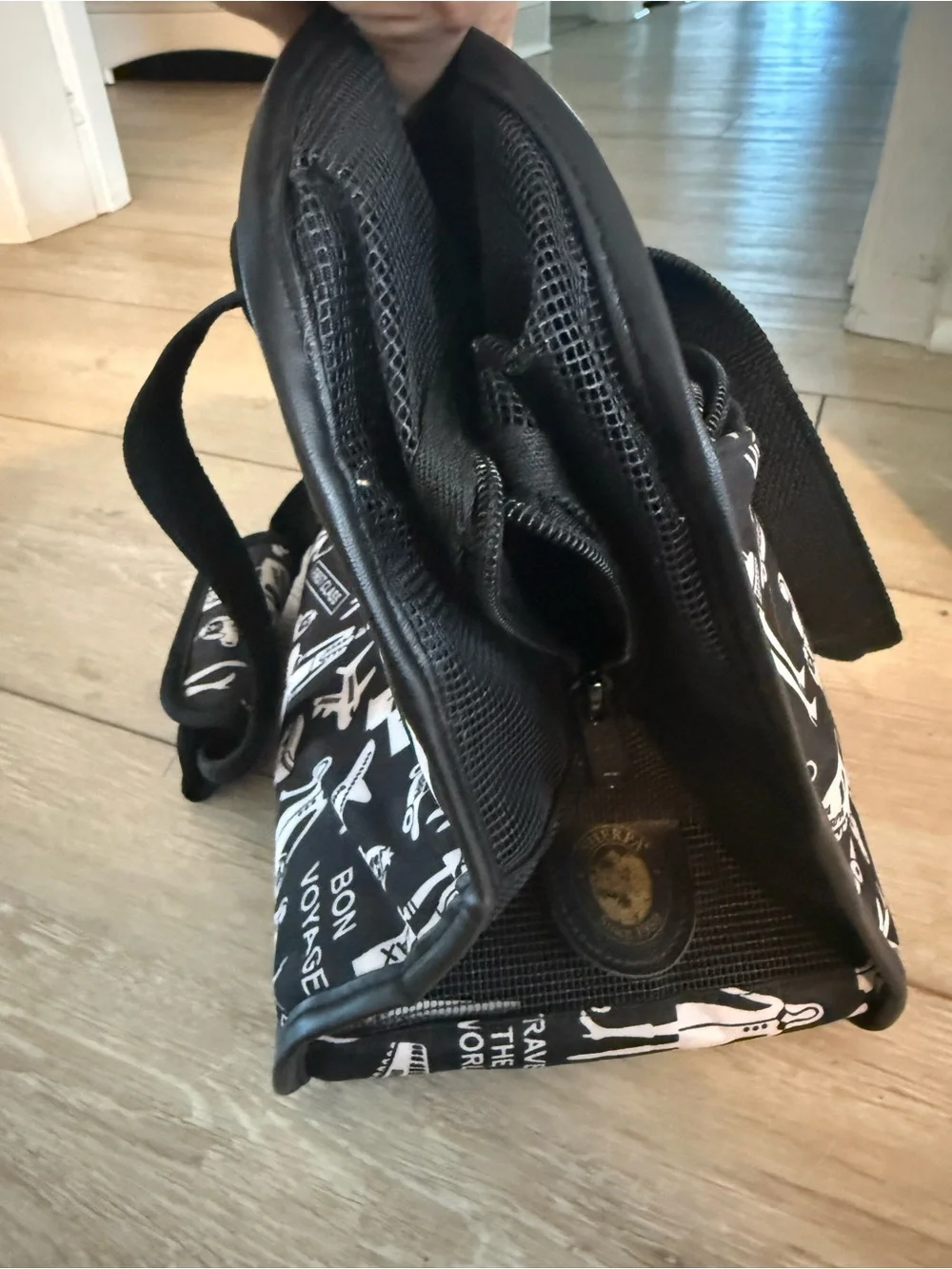 New Sherpa brand carrier Travel Tote for small cats or dogs.
